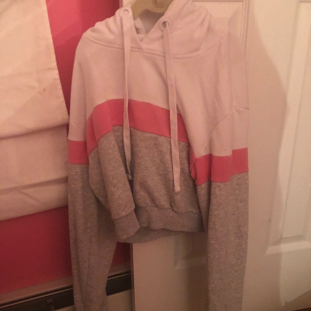 Block coloring style sweatshirt